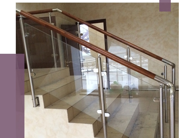 Комбинированные перила из металла и дерева в Южноуральске