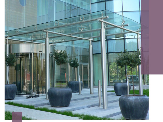 Навесы из стекла на заказ в Южноуральске — монтаж и установка